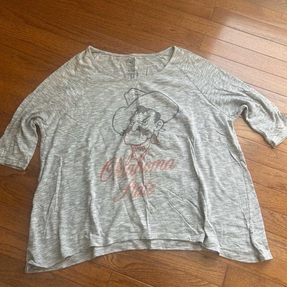 Gray Graphic Women's Top Oklahoma state cowboys
